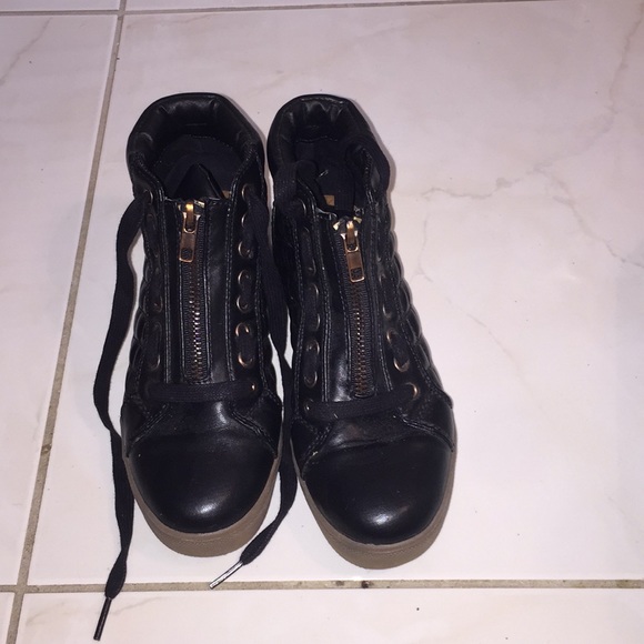 Steve Madden Shoes - Black leather Steve Madden sneakers
